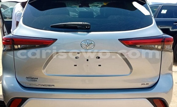 Sayi Na hannu Toyota Highlander Azurfa Mota in Cotonou a Benin Sayi Na hannu Toyota Highlander Azurfa Mota in Cotonou a Benin
