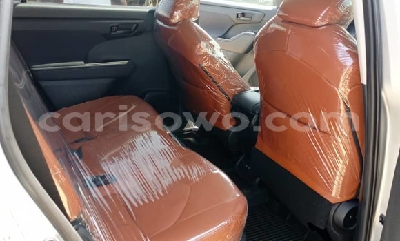 Sayi Na hannu Toyota Highlander Azurfa Mota in Cotonou a Benin Sayi Na hannu Toyota Highlander Azurfa Mota in Cotonou a Benin