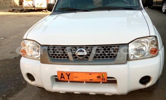 Sayi Na hannu Nissan Hardbody White Mota in Cotonou a Benin