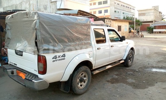 Sayi Na hannu Nissan Hardbody White Mota in Cotonou a Benin Sayi Na hannu Nissan Hardbody White Mota in Cotonou a Benin