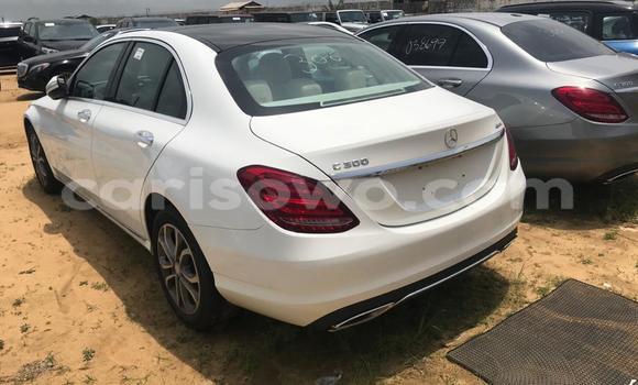 Ra Imported Mercedes-Benz C–Class funfun Ọkọ̀ in Cotonou ni Benin Ra Imported Mercedes-Benz C–Class funfun Ọkọ̀ in Cotonou ni Benin