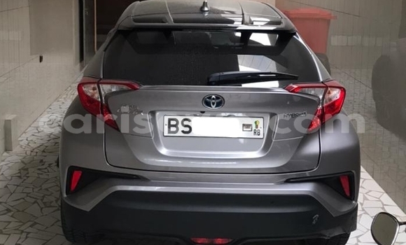 Sayi Na hannu Toyota C-HR Azurfa Mota in Cotonou a Benin Sayi Na hannu Toyota C-HR Azurfa Mota in Cotonou a Benin