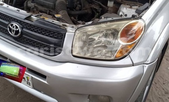 Sayi Sabo Toyota RAV4 Azurfa Mota in Cotonou a Benin Sayi Sabo Toyota RAV4 Azurfa Mota in Cotonou a Benin