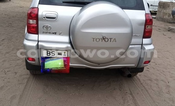 Sayi Sabo Toyota RAV4 Azurfa Mota in Cotonou a Benin Sayi Sabo Toyota RAV4 Azurfa Mota in Cotonou a Benin