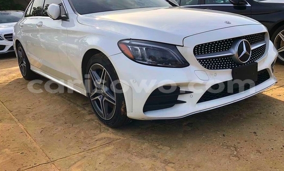 Ra Àlòkù Mercedes-Benz C–Class funfun Ọkọ̀ in Cotonou ni Benin