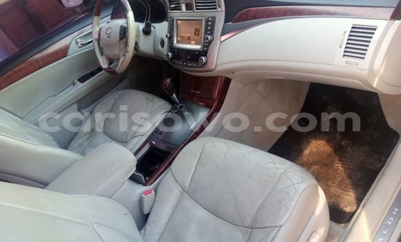 Ra Tuntun Toyota Avalon Blue Ọkọ̀ in Cotonou ni Benin Ra Tuntun Toyota Avalon Blue Ọkọ̀ in Cotonou ni Benin