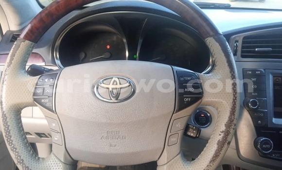 Ra Tuntun Toyota Avalon Blue Ọkọ̀ in Cotonou ni Benin Ra Tuntun Toyota Avalon Blue Ọkọ̀ in Cotonou ni Benin