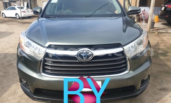 Ra Àlòkù Toyota Highlander Alawọ ewe Ọkọ̀ in Cotonou ni Benin