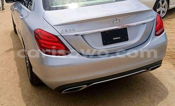Sayi Na hannu Mercedes-Benz C-Classe Azurfa Mota in Cotonou a Benin Sayi Na hannu Mercedes-Benz C-Classe Azurfa Mota in Cotonou a Benin