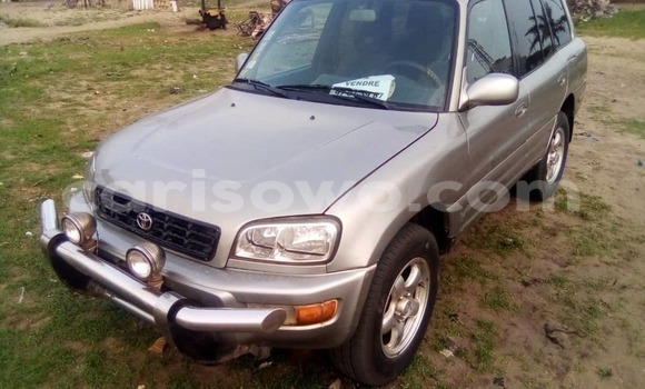 Sayi Na hannu Toyota RAV4 Brown Mota in Cotonou a Benin Sayi Na hannu Toyota RAV4 Brown Mota in Cotonou a Benin