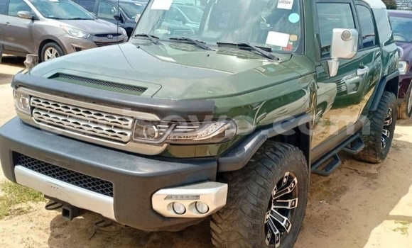 Acheter Occasion Voiture Toyota FJ Cruiser Vert à Cotonou, Benin Acheter Occasion Voiture Toyota FJ Cruiser Vert à Cotonou, Benin