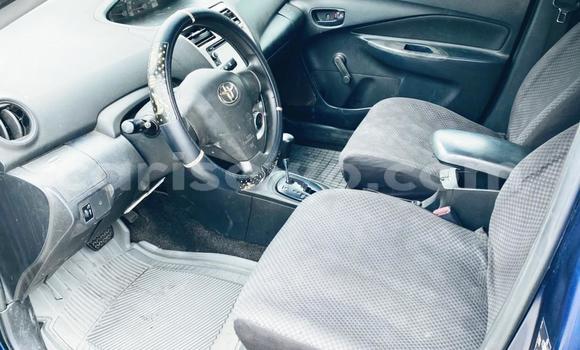 Sayi Na hannu Toyota Yaris Blue Mota in Cotonou a Benin