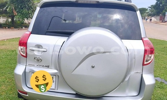 Acheter Occasion Voiture Toyota RAV4 Beige à Abomey Calavi, Benin Acheter Occasion Voiture Toyota RAV4 Beige à Abomey Calavi, Benin