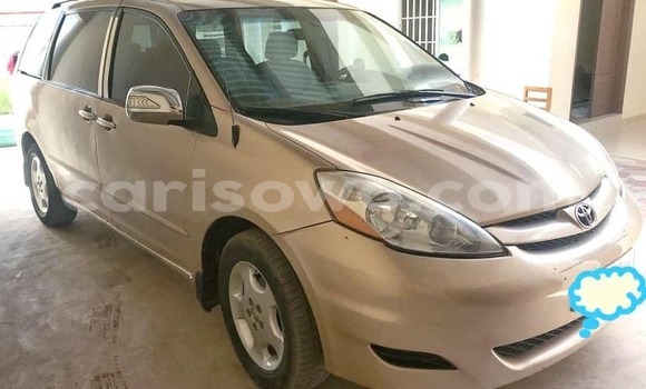 Acheter Occasion Voiture Toyota Sienna Beige à Abomey Calavi, Benin Acheter Occasion Voiture Toyota Sienna Beige à Abomey Calavi, Benin