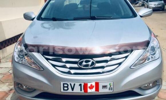 Ra Àlòkù Hyundai Sonata Silver Ọkọ̀ in Abomey Calavi ni Benin