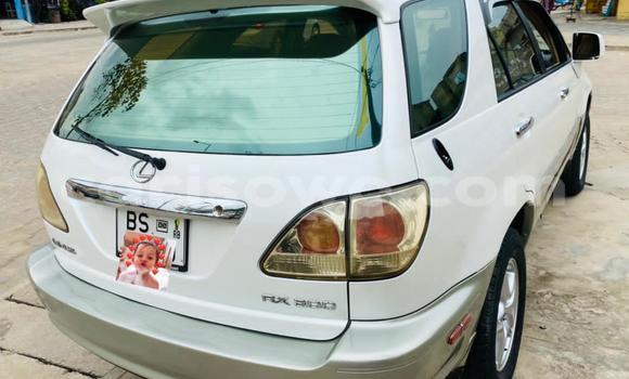 Sayi Na hannu Lexus RX 300 White Mota in Cotonou a Benin