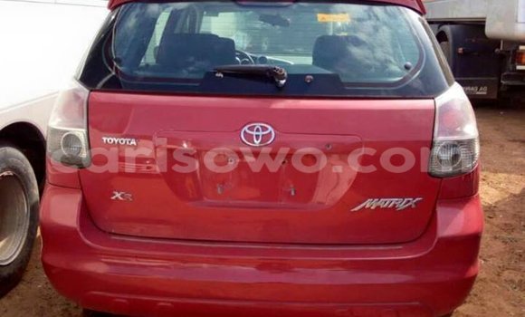 Sayi Na hannu Toyota Matrix Red Mota in Savalou a Benin Sayi Na hannu Toyota Matrix Red Mota in Savalou a Benin