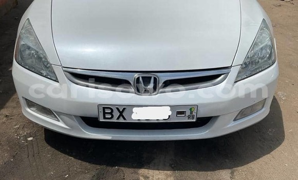 Sayi Na hannu Honda Accord White Mota in Cotonou a Benin