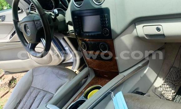 Acheter Occasion Voiture Mercedes-Benz ML–Class Noir à Abomey Calavi, Benin Acheter Occasion Voiture Mercedes-Benz ML–Class Noir à Abomey Calavi, Benin