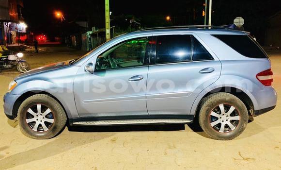Acheter Occasion Voiture Mercedes-Benz ML–Class Noir à Abomey Calavi, Benin Acheter Occasion Voiture Mercedes-Benz ML–Class Noir à Abomey Calavi, Benin
