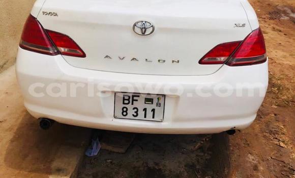 Sayi Na hannu Toyota Avalon White Mota in Abomey Calavi a Benin