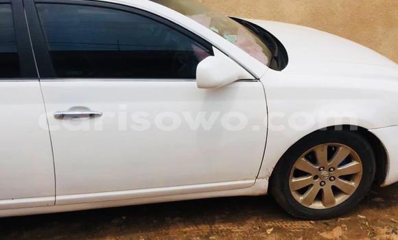 Sayi Na hannu Toyota Avalon White Mota in Abomey Calavi a Benin Sayi Na hannu Toyota Avalon White Mota in Abomey Calavi a Benin