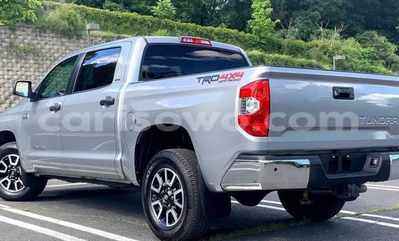 Sayi Na hannu Toyota Coaster Azurfa Babbar mota in Parakou a Benin Sayi Na hannu Toyota Coaster Azurfa Babbar mota in Parakou a Benin