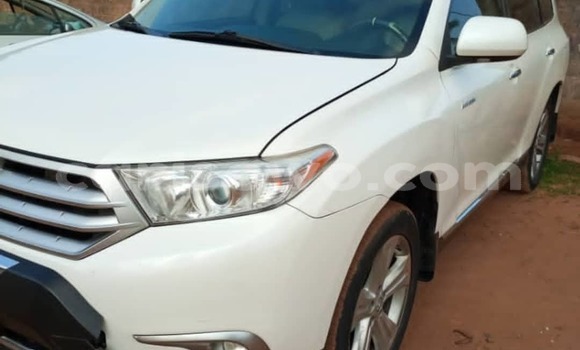 Buy Used Toyota Highlander White Car in Cotonou in Benign