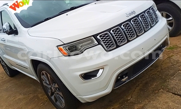 Ra Àlòkù Jeep Grand Cherokee funfun Ọkọ̀ in Cotonou ni Benin Ra Àlòkù Jeep Grand Cherokee funfun Ọkọ̀ in Cotonou ni Benin
