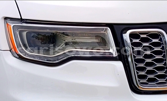 Ra Àlòkù Jeep Grand Cherokee funfun Ọkọ̀ in Cotonou ni Benin Ra Àlòkù Jeep Grand Cherokee funfun Ọkọ̀ in Cotonou ni Benin