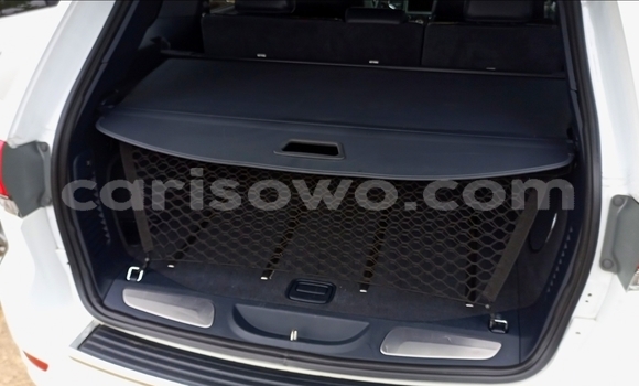Ra Àlòkù Jeep Grand Cherokee funfun Ọkọ̀ in Cotonou ni Benin Ra Àlòkù Jeep Grand Cherokee funfun Ọkọ̀ in Cotonou ni Benin