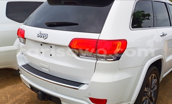 Ra Àlòkù Jeep Grand Cherokee funfun Ọkọ̀ in Cotonou ni Benin Ra Àlòkù Jeep Grand Cherokee funfun Ọkọ̀ in Cotonou ni Benin