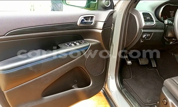 Sayi Na hannu Jeep Grand Cherokee Azurfa Mota in Cotonou a Benin Sayi Na hannu Jeep Grand Cherokee Azurfa Mota in Cotonou a Benin