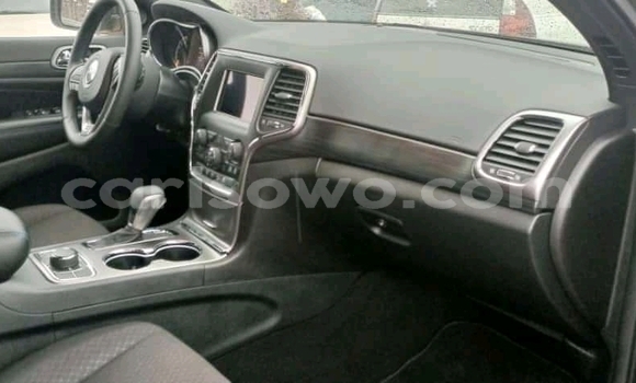 Sayi Na hannu Jeep Grand Cherokee Azurfa Mota in Cotonou a Benin Sayi Na hannu Jeep Grand Cherokee Azurfa Mota in Cotonou a Benin