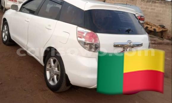 Ra Àlòkù Toyota Matrix funfun Ọkọ̀ in Abomey Calavi ni Benin