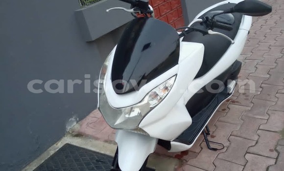 Sayi Na hannu Honda PCX White Motsi in Abomey Calavi a Benin
