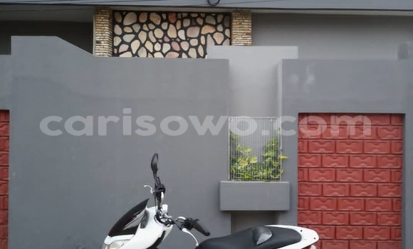 Acheter Occasion Moto Honda PCX Blanc à Abomey Calavi, Benin Acheter Occasion Moto Honda PCX Blanc à Abomey Calavi, Benin