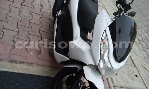 Acheter Occasion Moto Honda PCX Blanc à Abomey Calavi, Benin Acheter Occasion Moto Honda PCX Blanc à Abomey Calavi, Benin