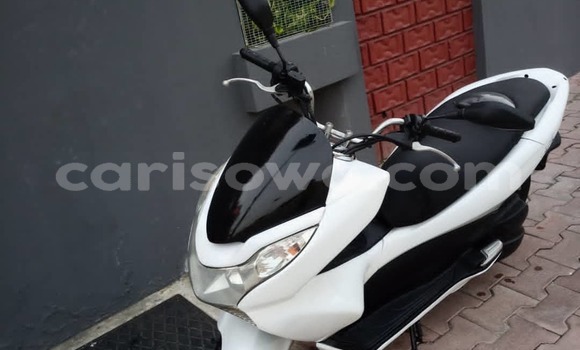 Acheter Occasion Moto Honda PCX Blanc à Abomey Calavi, Benin Acheter Occasion Moto Honda PCX Blanc à Abomey Calavi, Benin