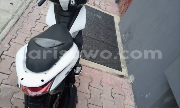 Acheter Occasion Moto Honda PCX Blanc à Abomey Calavi, Benin Acheter Occasion Moto Honda PCX Blanc à Abomey Calavi, Benin