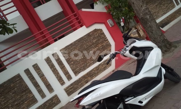 Acheter Occasion Moto Honda PCX Blanc à Abomey Calavi, Benin Acheter Occasion Moto Honda PCX Blanc à Abomey Calavi, Benin