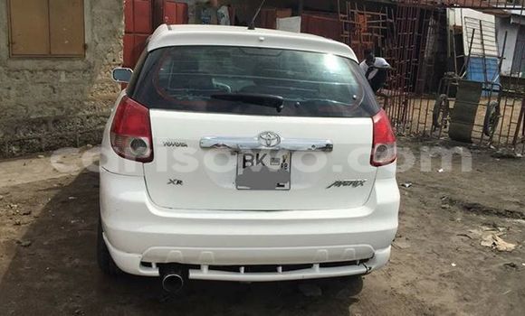 Ra Àlòkù Toyota Matrix funfun Ọkọ̀ in Cotonou ni Benin Ra Àlòkù Toyota Matrix funfun Ọkọ̀ in Cotonou ni Benin