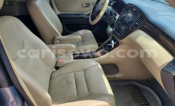 Sayi Na hannu Toyota Highlander Blue Mota in Abomey Calavi a Benin Sayi Na hannu Toyota Highlander Blue Mota in Abomey Calavi a Benin