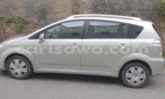 Sayi Na hannu Toyota Corolla Verso Azurfa Mota in Abomey Calavi a Benin