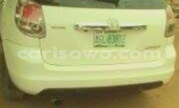 Acheter Occasion Voiture Toyota Matrix Blanc à Cotonou au Benin Acheter Occasion Voiture Toyota Matrix Blanc à Cotonou au Benin