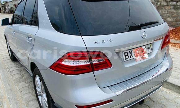 Acheter Occasion Voiture Mercedes-Benz ML–Class Gris à Cotonou, Benin Acheter Occasion Voiture Mercedes-Benz ML–Class Gris à Cotonou, Benin