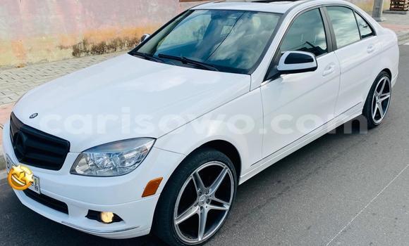 Sayi Na hannu Mercedes-Benz C–Class White Mota in Cotonou a Benin Sayi Na hannu Mercedes-Benz C–Class White Mota in Cotonou a Benin