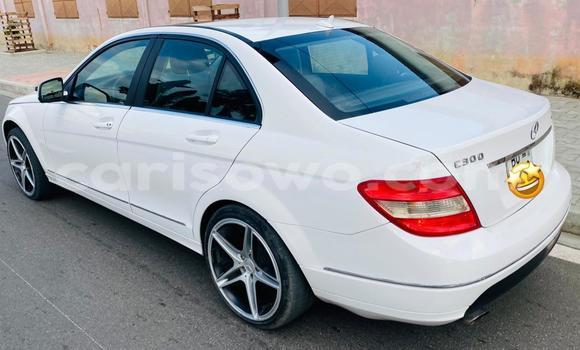 Sayi Na hannu Mercedes-Benz C–Class White Mota in Cotonou a Benin Sayi Na hannu Mercedes-Benz C–Class White Mota in Cotonou a Benin
