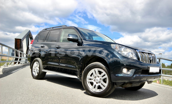 Sayi Na hannu Toyota Land Cruiser Blue Mota in Import - Dubai a Benin