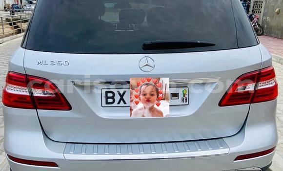 Sayi Na hannu Mercedes-Benz ML–Class Azurfa Mota in Cotonou a Benin Sayi Na hannu Mercedes-Benz ML–Class Azurfa Mota in Cotonou a Benin